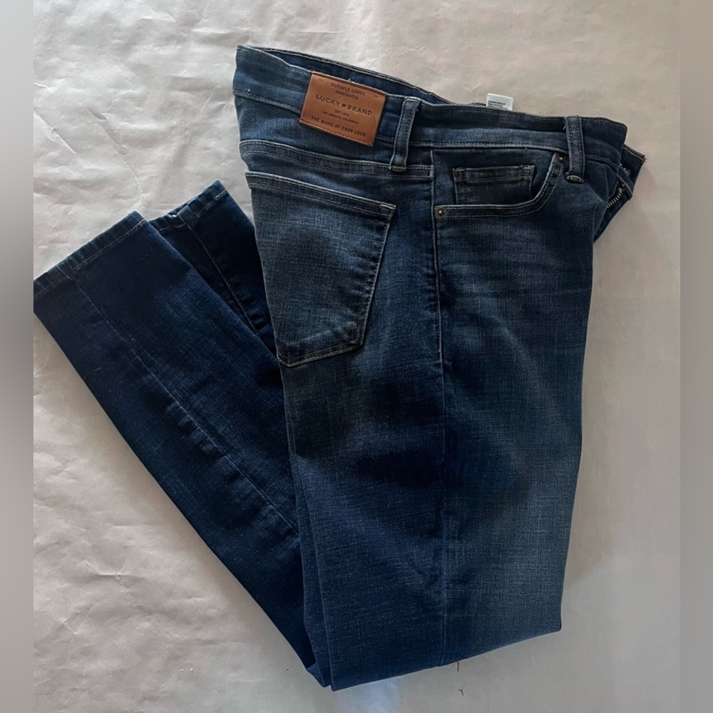 Lucky Brand Ava Skinny Jeans size 4 / 27 Medium wash Blue Denim
